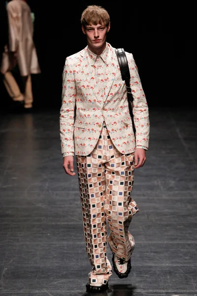 Look 15